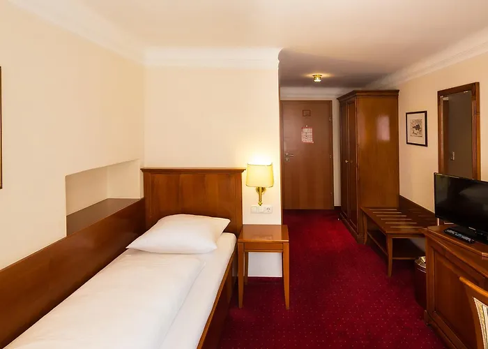 Hotel Mayrbräu 3*